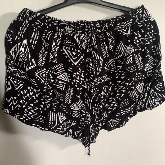 Garage shorts - Picture 5 of 6